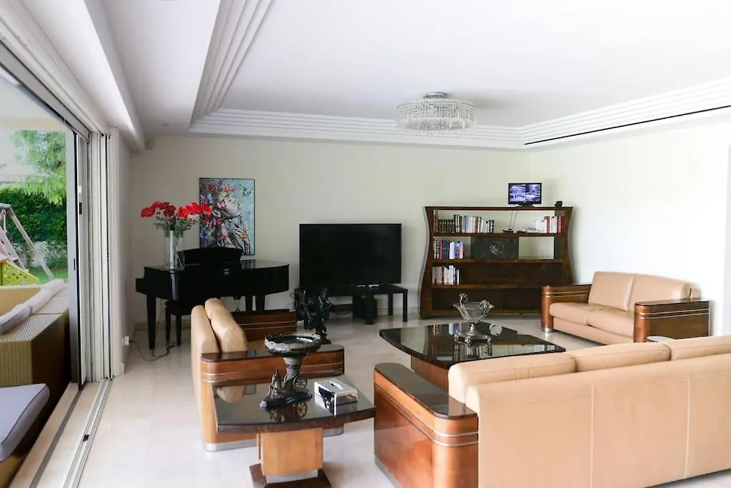 Stunning Private Villa With Pool In Antibes