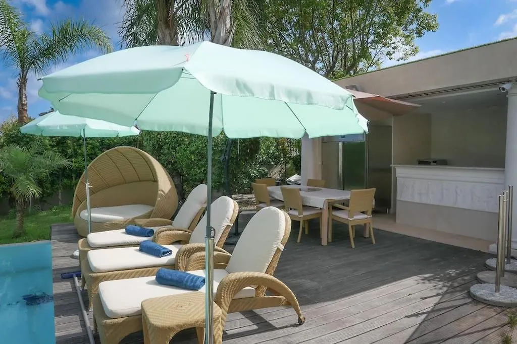 Stunning Private Villa With Pool In Antibes